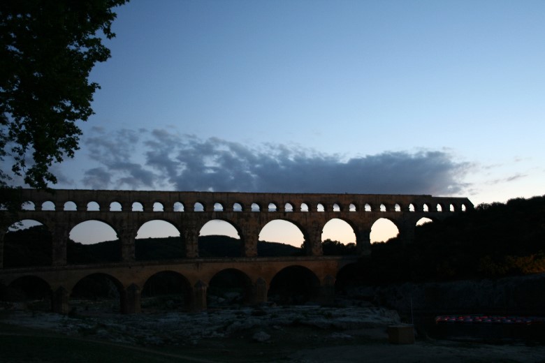 ../Images/20070711_244_pont_du_gard_abends.jpg